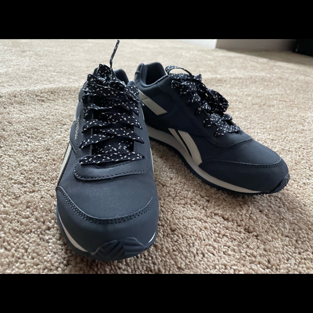 Like New Blue Reeboks Size 5 men/ 7 women